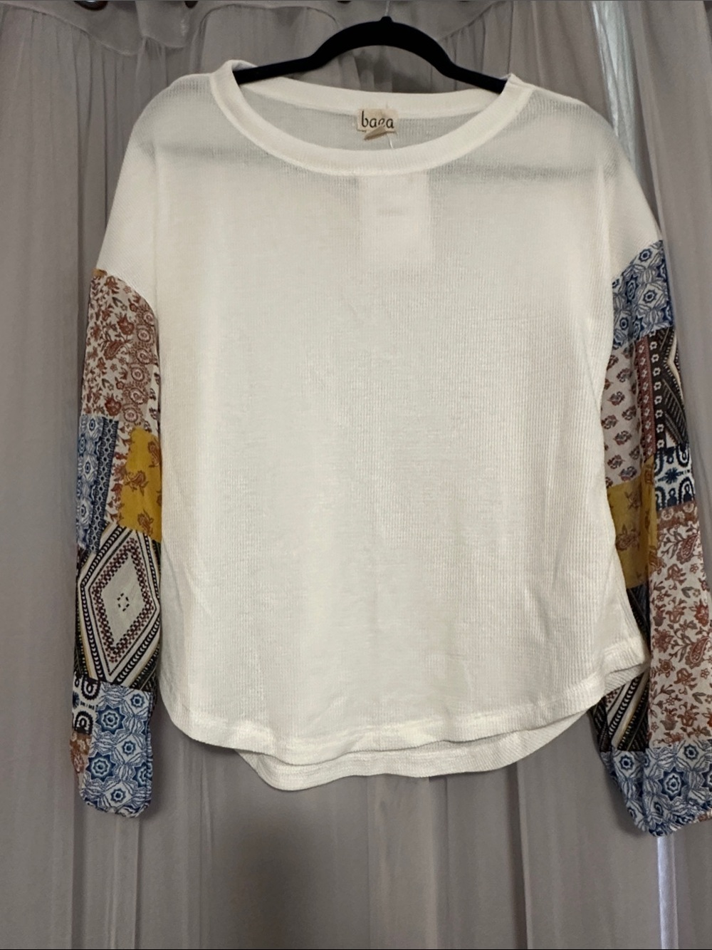 Baea White Patchwork-Sleeve Women's Top